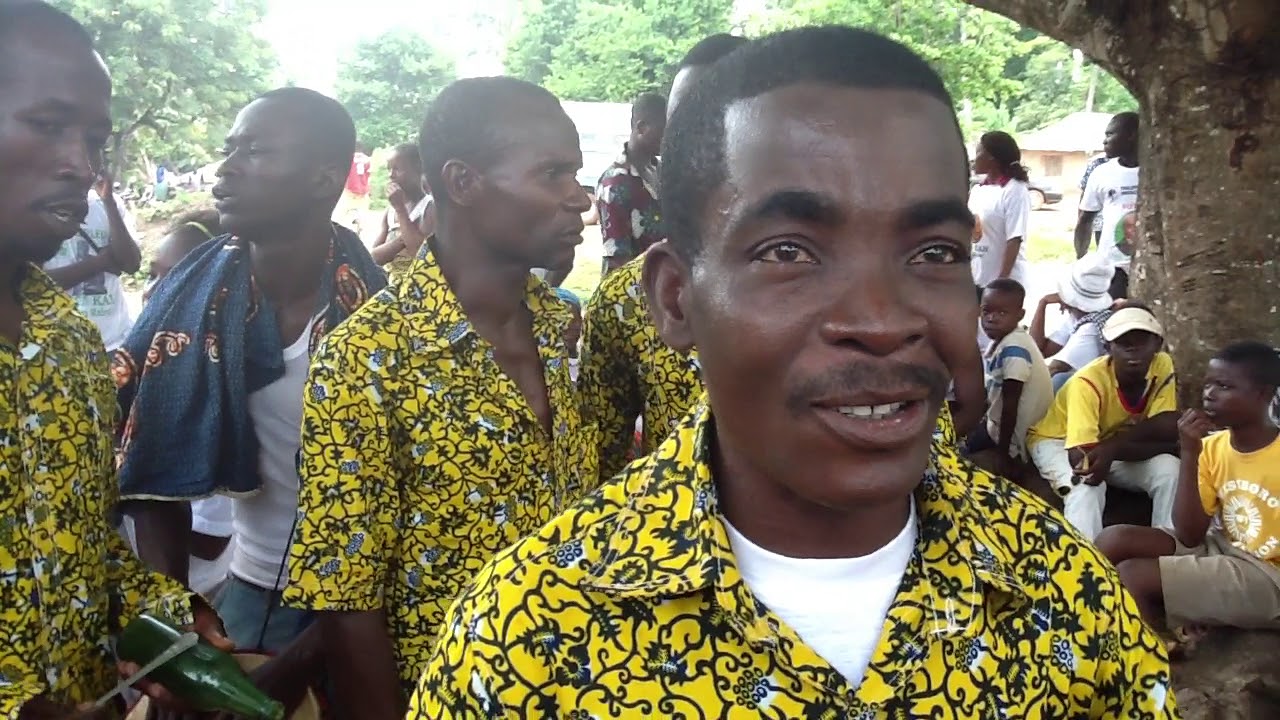 Koko Lucas, chante Kah Zion