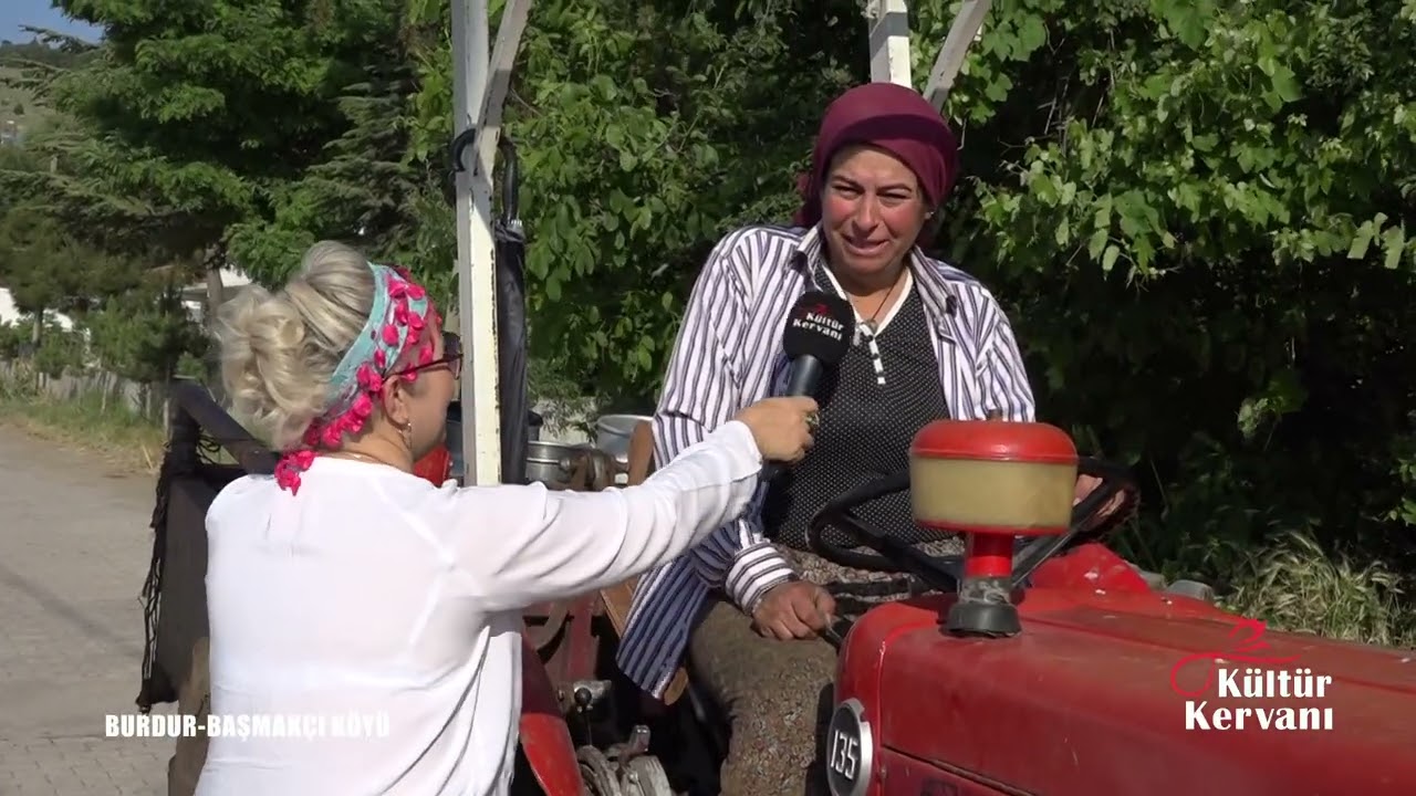 Muhacir Köyünde Kadın Erkek herkes Ekmek Peşinde