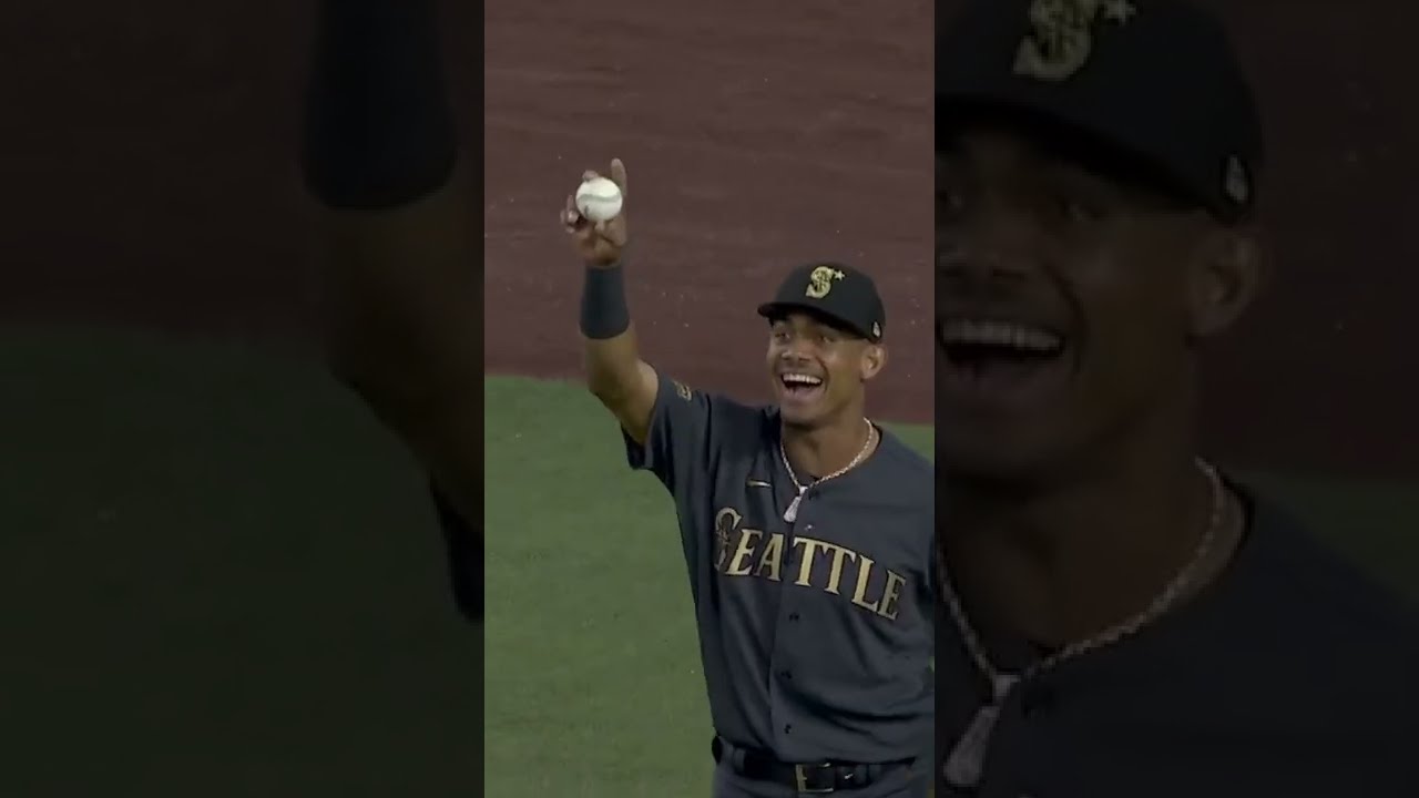 Julio Rodr&iacute;guez almost threw away the All-Star ball Liam Hendriks wanted to keep 🤣🤣🤣