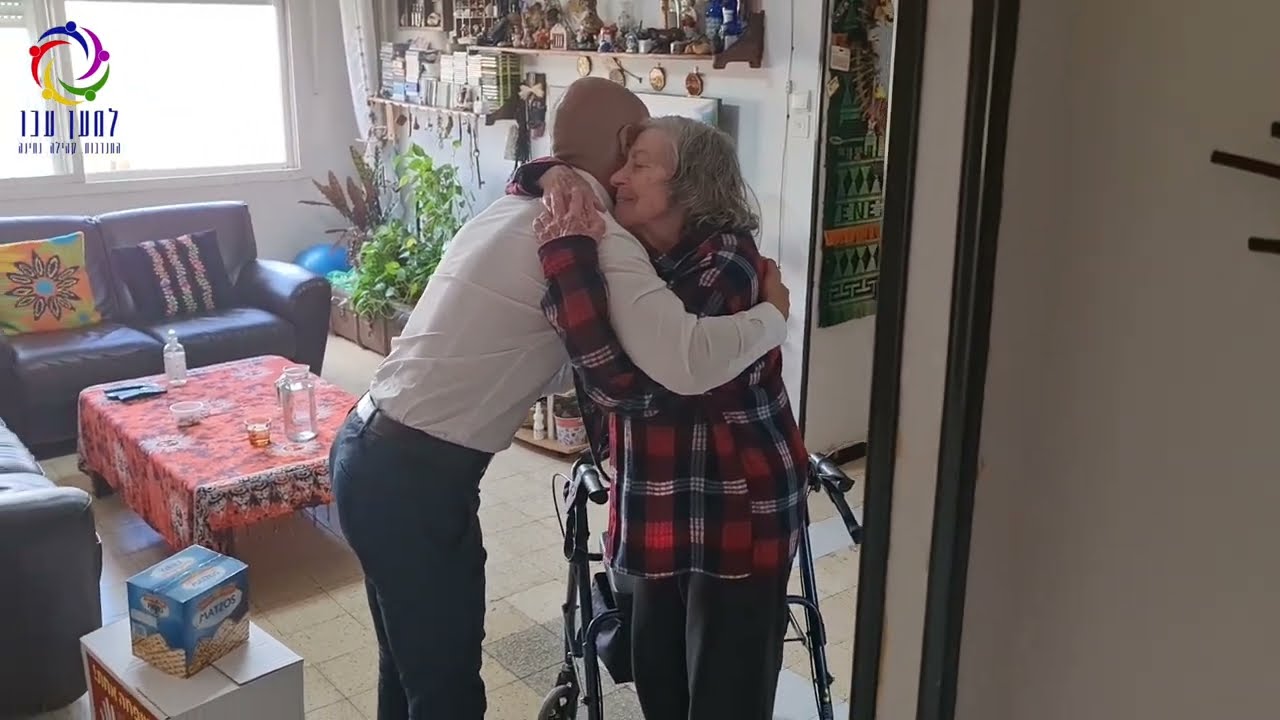 חלוקת סלי מזון לפסח עמיחי בן שלוש