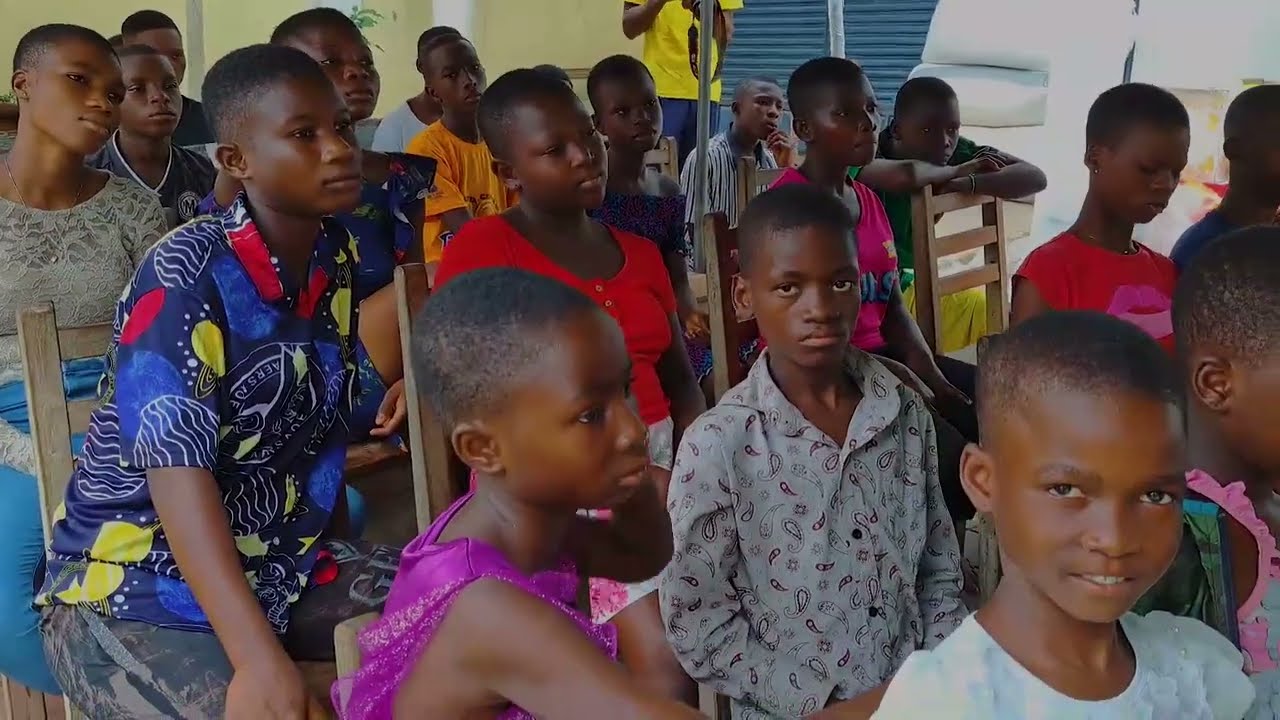 Dora Awuah Foundation In Partnership With Koma TV Donated To Motherly Love Orphanage