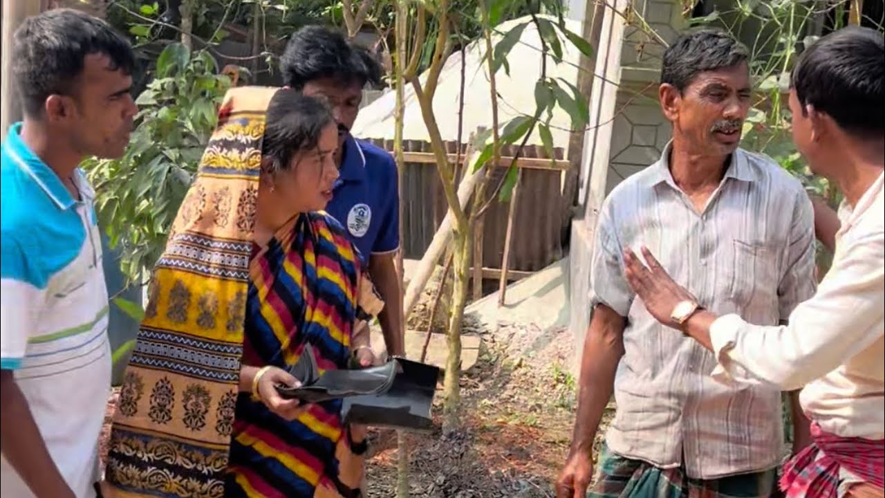 বালতি কিনতে গিয়ে মহিলা কামডা করল কি না দেখলে মিস করবেন।