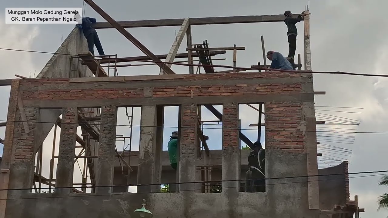 MUNGGAH MOLO GEDUNG GEREJA GKJ BARAN PANTHAN NGELO