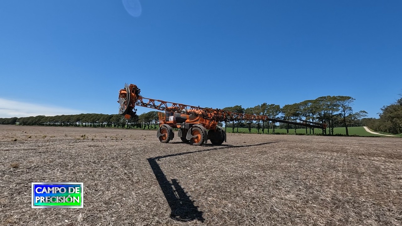 P923B1 - Pulverizadora Jacto 4530 a campo
