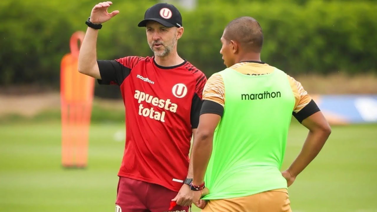 CHARLA POSITIVA ENTRE JUGADORES, RABANAL Y BARCO!!! TODOS JUNTOS POR UNIVERSITARIO!!! VAMOOOOOSSS!!!