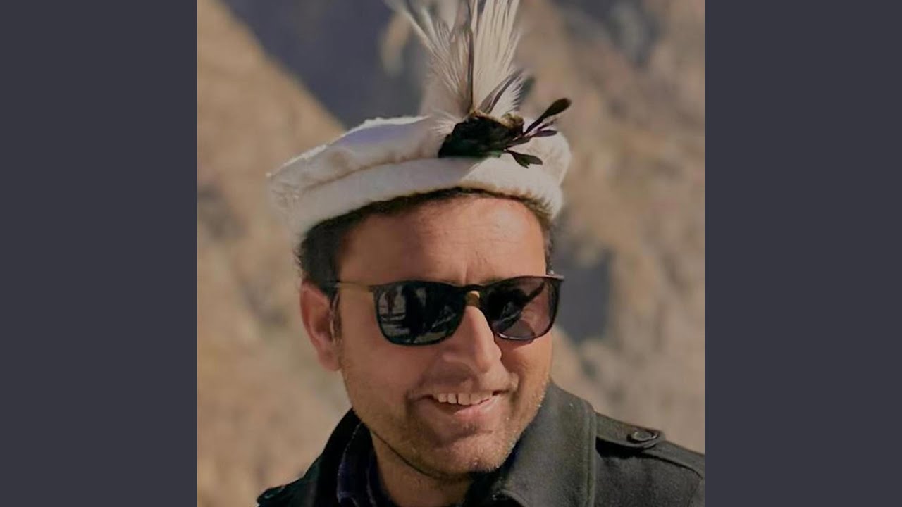 Sab Phool Hain ik Guldan kay Hain