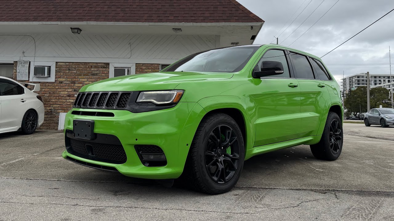 Серьезная мощь внедорожника: Jeep Grand Cherokee SRT 2018 года.