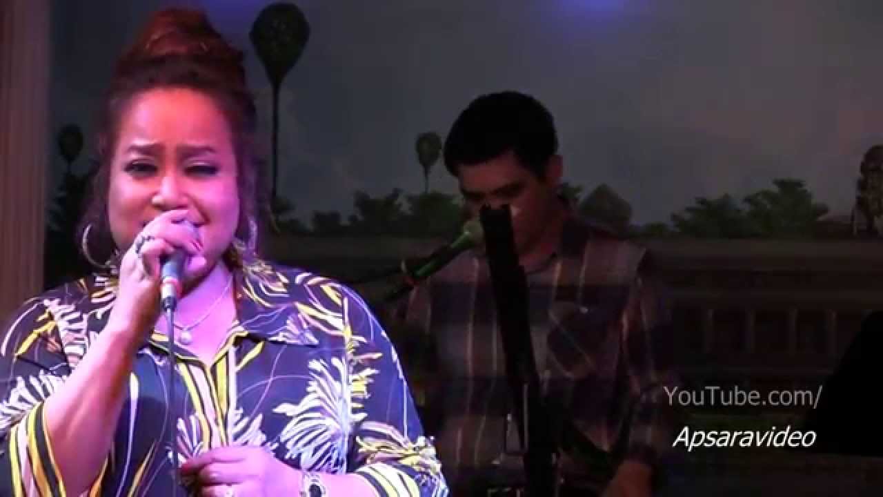 ចំរៀងថ្ញៃស្អែក- Chhom Chhorvin sings 