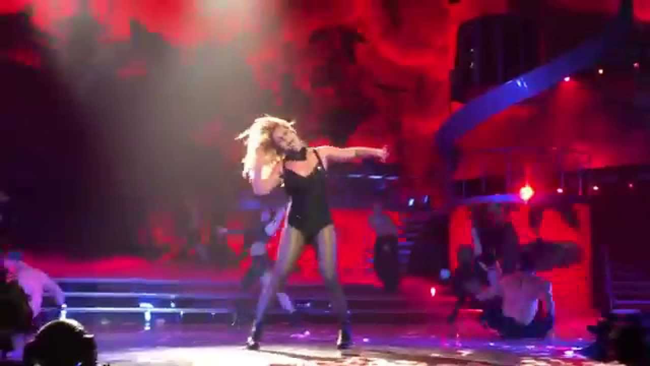 Britney Spears - Baby One More Time/Oops I Did It Again (LIVE)