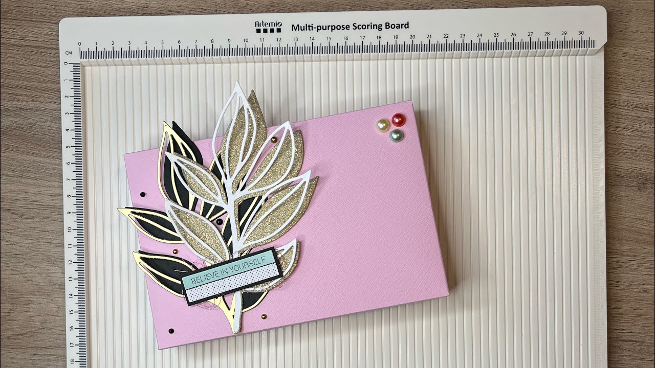 Une enveloppe boîte avec la planche de rainurage de Artemio ❤️