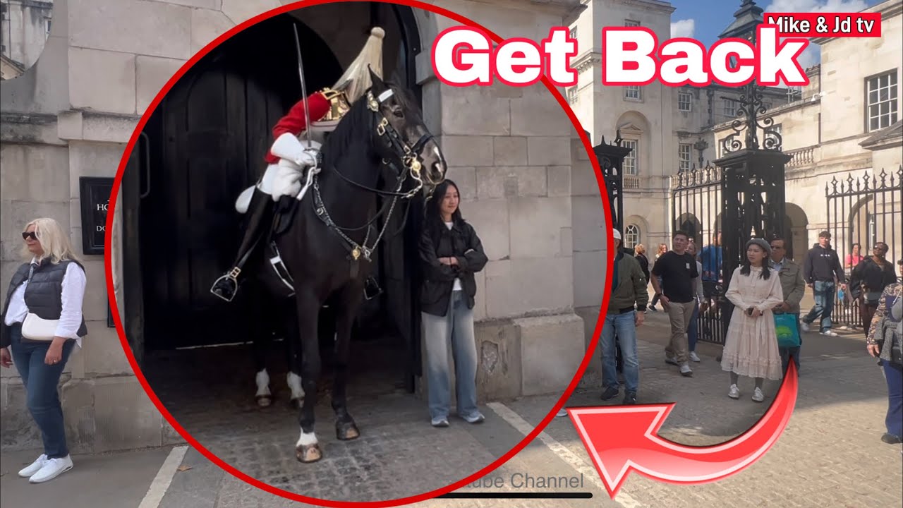 KING’S GUARD EXPLODES WHEN THE ASIAN TOURIST DID THIS! HORSE GUARDS, 