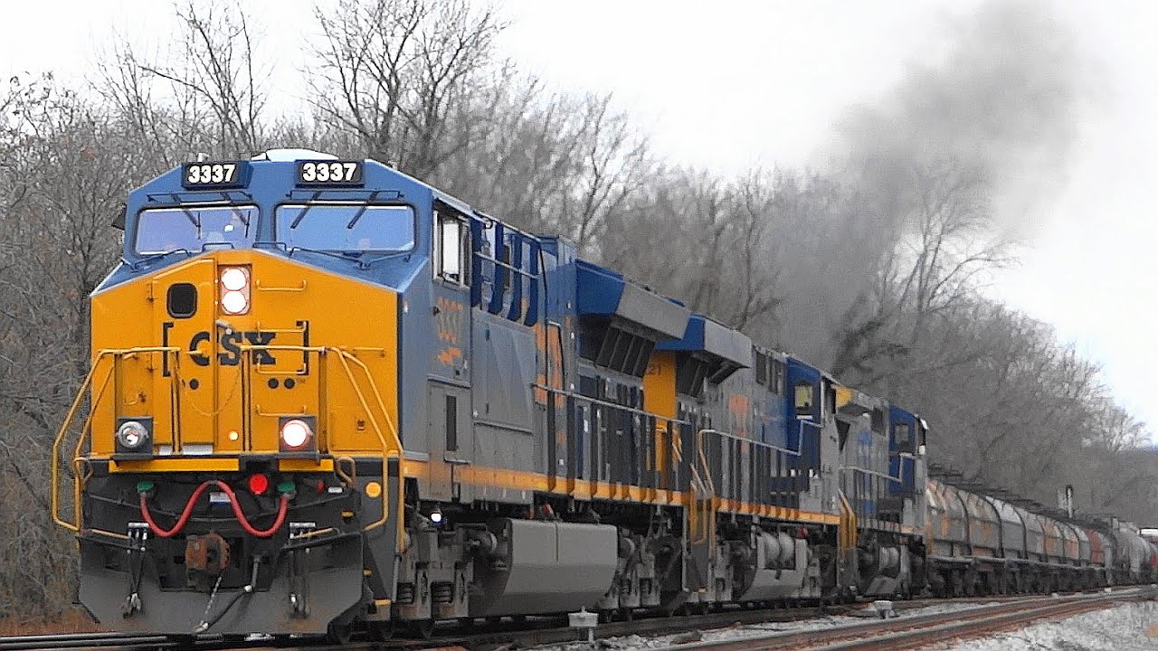 GE ET44AH Leading CSX Q370 Thru Point Of Rocks