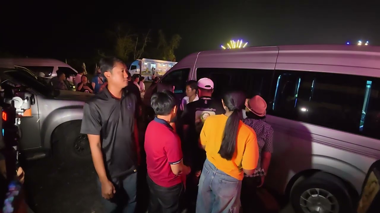 แฟนเพลง มะรุมที่รถตู้