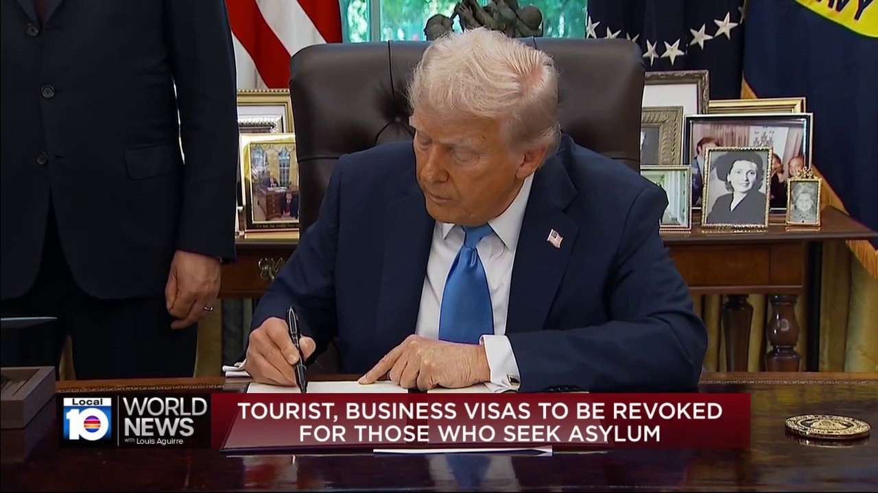 Новый отчет указывает на планы администрации Трампа аннулировать законно полученные визы