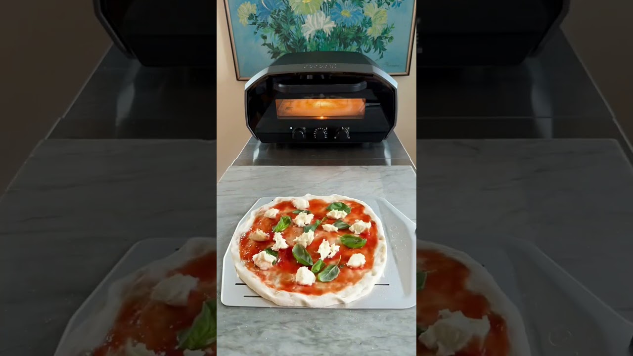 Pizza Margherita in the Ooni Volt 12 Electric Pizza Oven #pizza #shorts