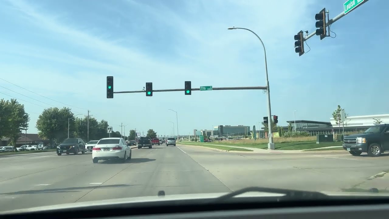 Sioux Falls, South Dakota: Driving South Neighborhoods, S Louise Ave., and 69th St./August 2023