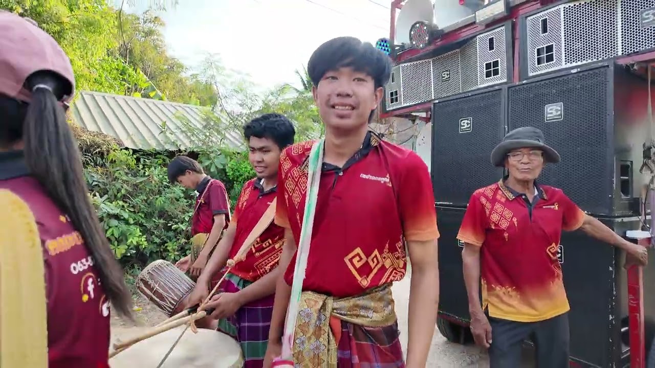 สาวอีสานใต้มาพากันอดใจไว้บฟ้อนบ่ไหวเหลือเชื่อเลย #เพชรดอกคูณยุคใหม่ 