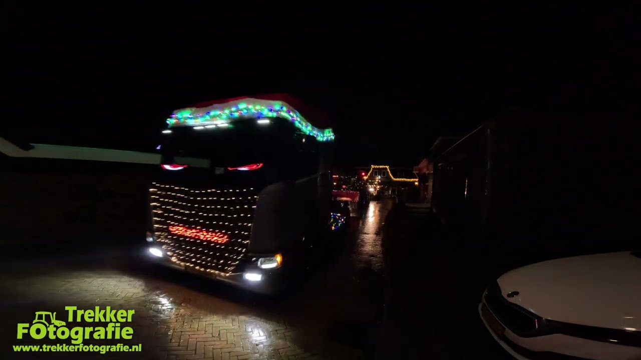 Trekker Ljochttocht Dokkum 2024 | Christmas lights on tractors