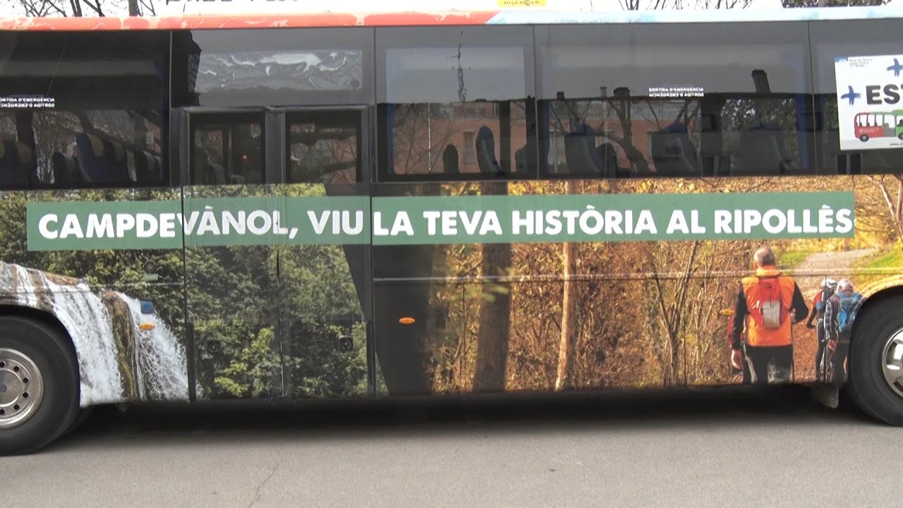 Set autocars de Teisa retolats amb la imatge turística del Ripollès