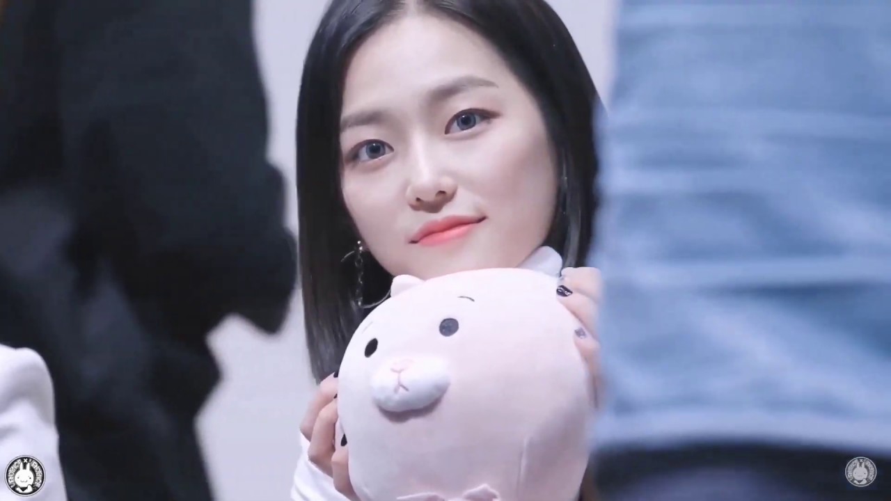 Clc Jang Yeeun being an angel we don't deserve for 5 minutes straight
