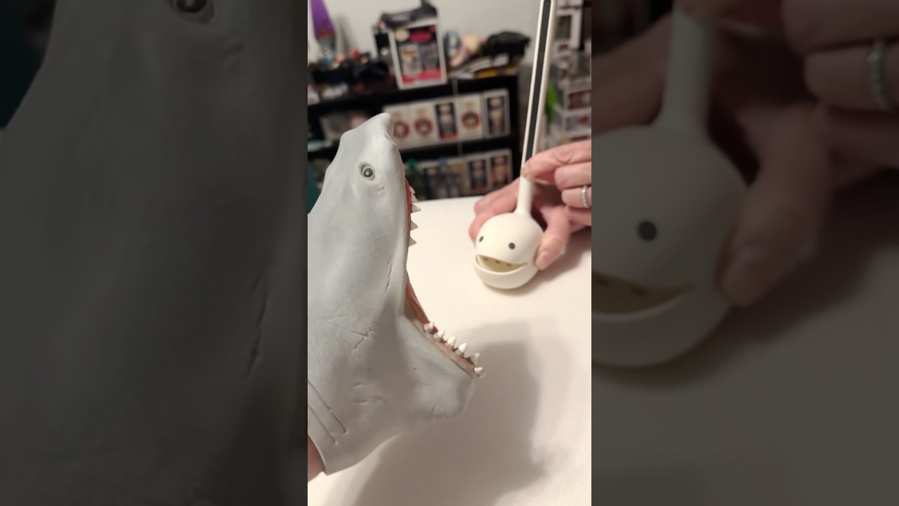 Shark Puppet transforms into robot