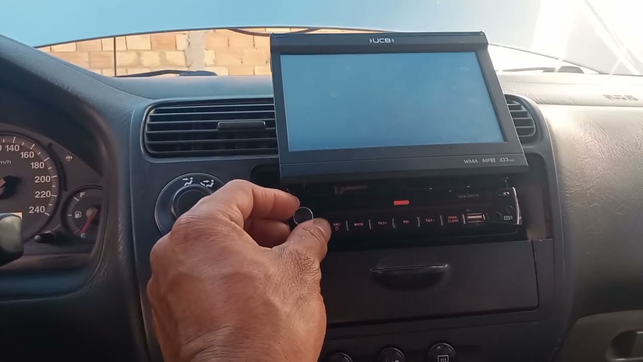 DVD RETRÁTIL UCB-DR170 com fita flet rompida