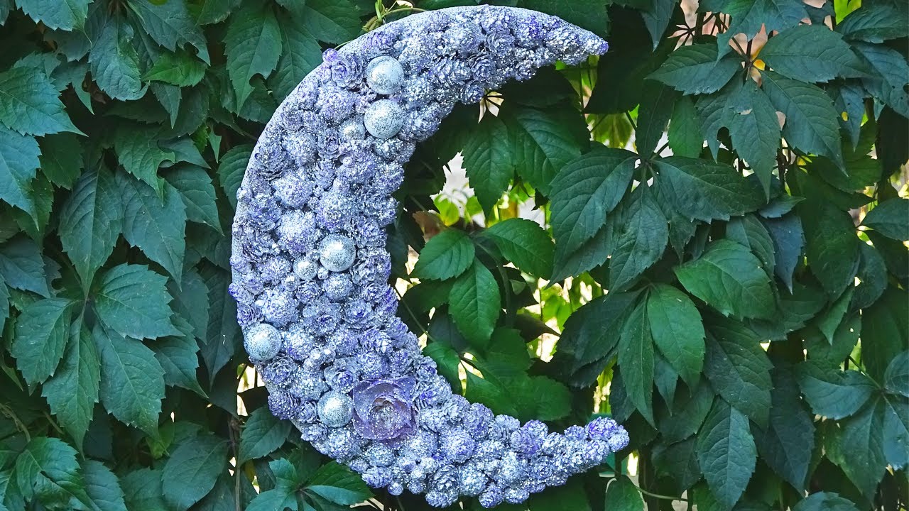 Fabulous Christmas Crescent Moon, how to make a crescent moon, crescent moon wreath