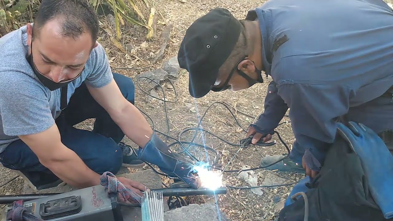 ARMADO DE UNA PLUMA PARA EL MONTAJE DE TRAMOS DE TORRES