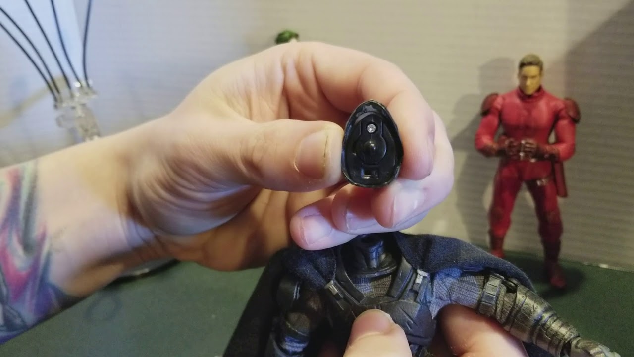 Mezco One:12 Armored Batman Bootleg Review (#12)