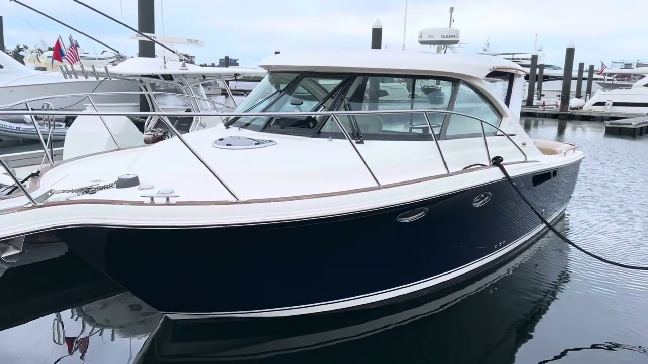 2012 Tiara 3100 Coronet