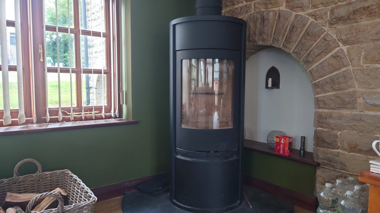 SWEEPING A CONTURA C610G STYLE BARREL WOOD BURNING STOVE ( IT'S A BEAST )