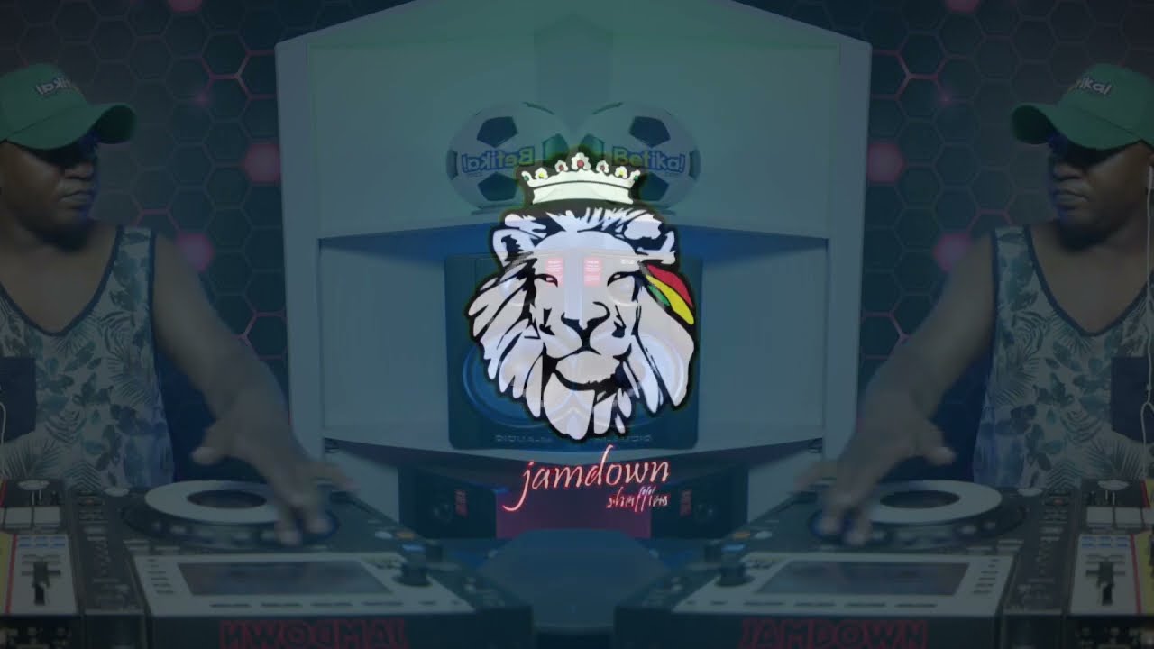 Good vibes with Selector Denoh along side MCee Daddy Marley inside Jamdown Shafflas.