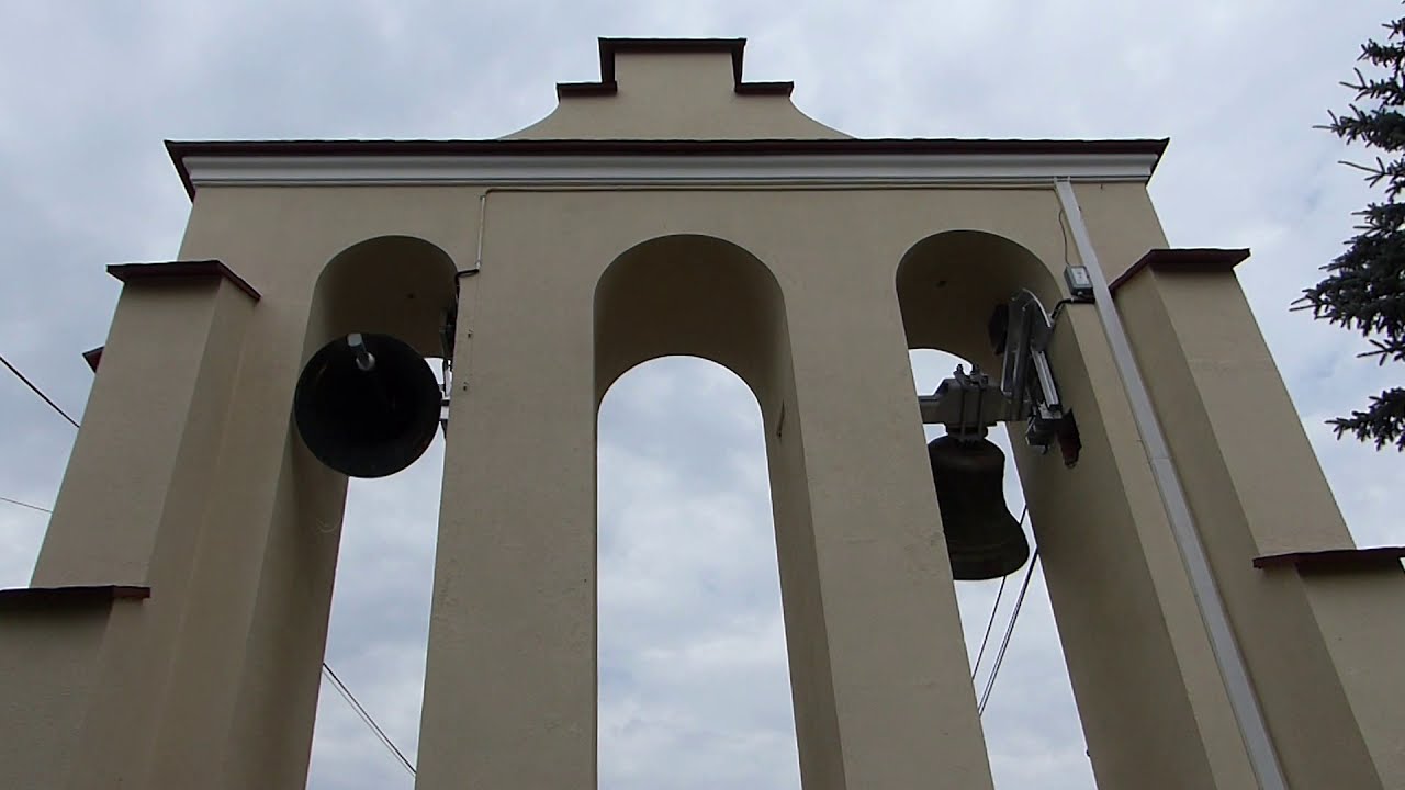 Dzwonienie w kościele pw. św. Wojciecha Męczennika w Woli Raniżowskiej po remoncie