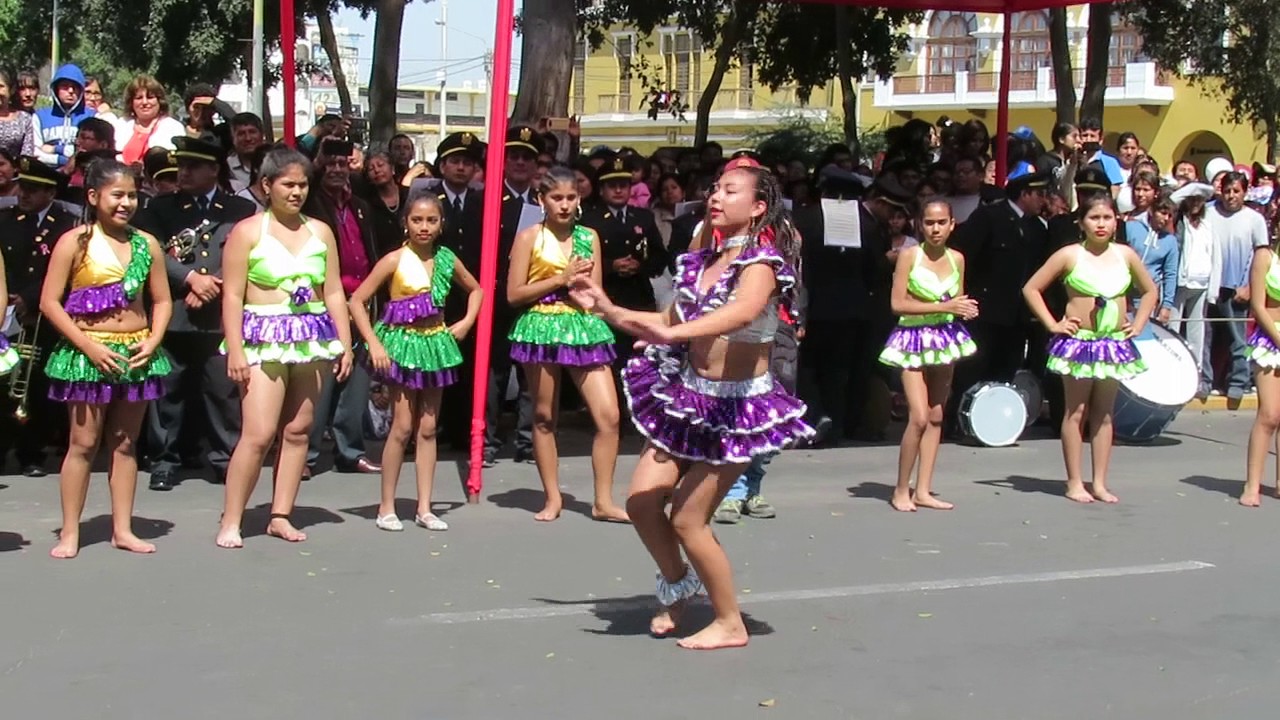 8 Baile Negroide en pleno desfile Ica
