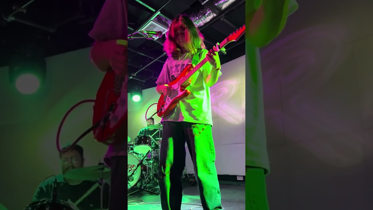 Bratty - Estos Días (LIVE)