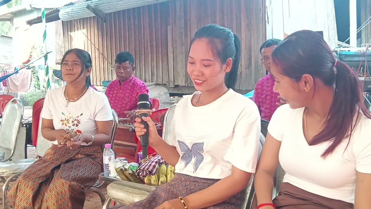 បទសំពោងក្លាយបកស្រាយនាងចាន់លាក់អ្នកចំរៀងថ្មីទើបតែរៀនខុសឆ្គងយ៉ាងណាកុំប្រកាន់