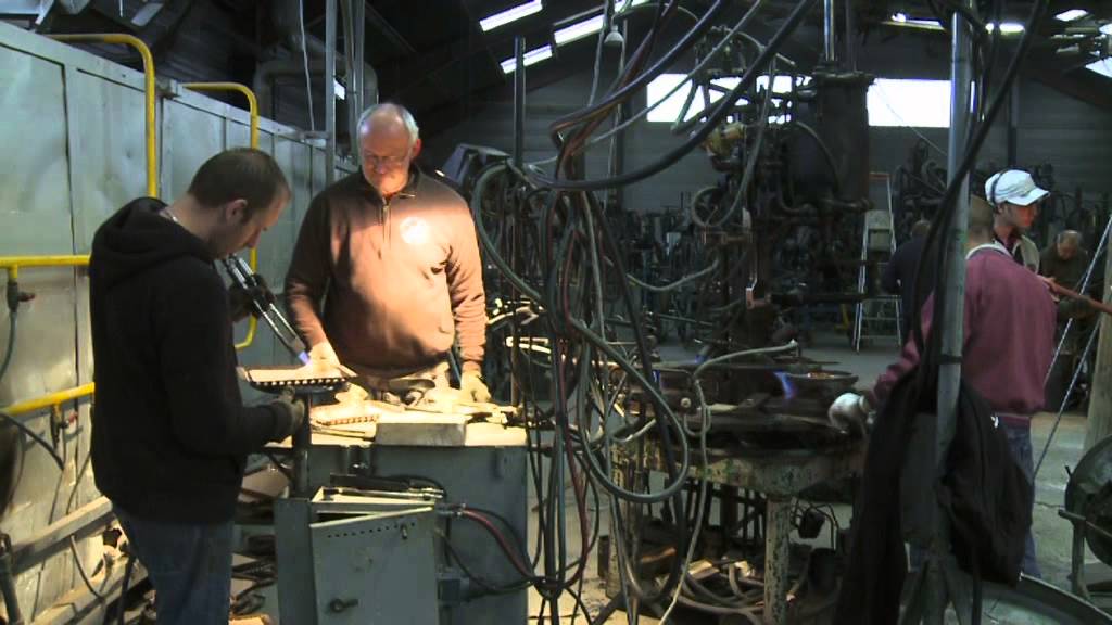 Waltersperger, verrier semi-automatique producteur de flacons et carafes de luxe
