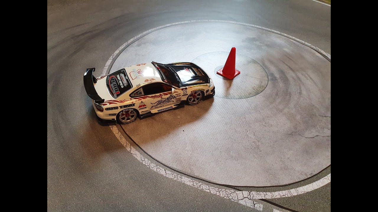 Mini-Z drift on Sturmkind track !!