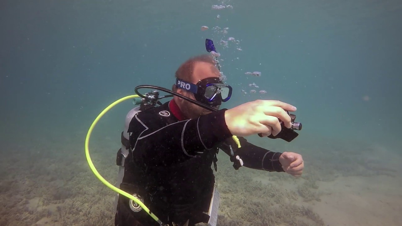 PADI Divemaster Kurs: Lungenautomat wiedererlangen