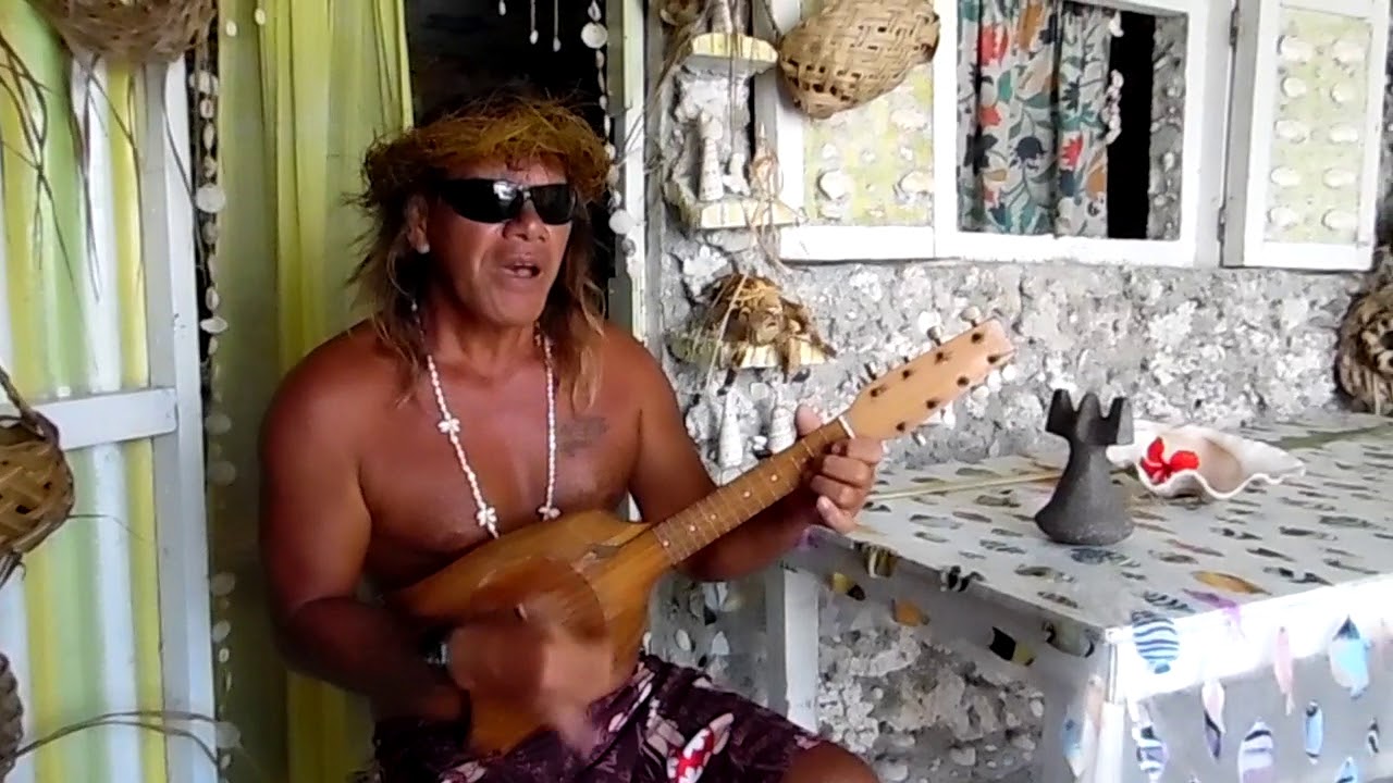 Maupiti : Ah-Ky Firuu chante pour nous au palais de la mer
