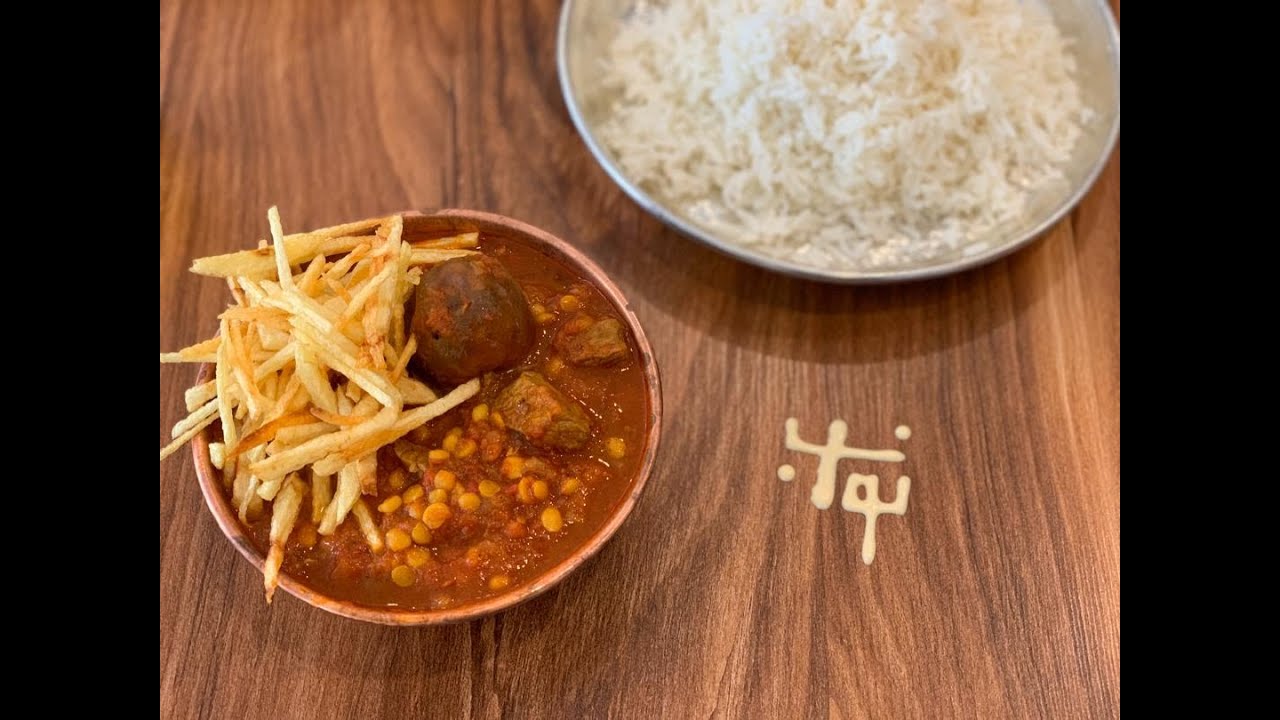 خورشت قیمه &zwnj;با کته ایرانی و سیب&zwnj;زمینی سرخ کرده. persian food - persian stew