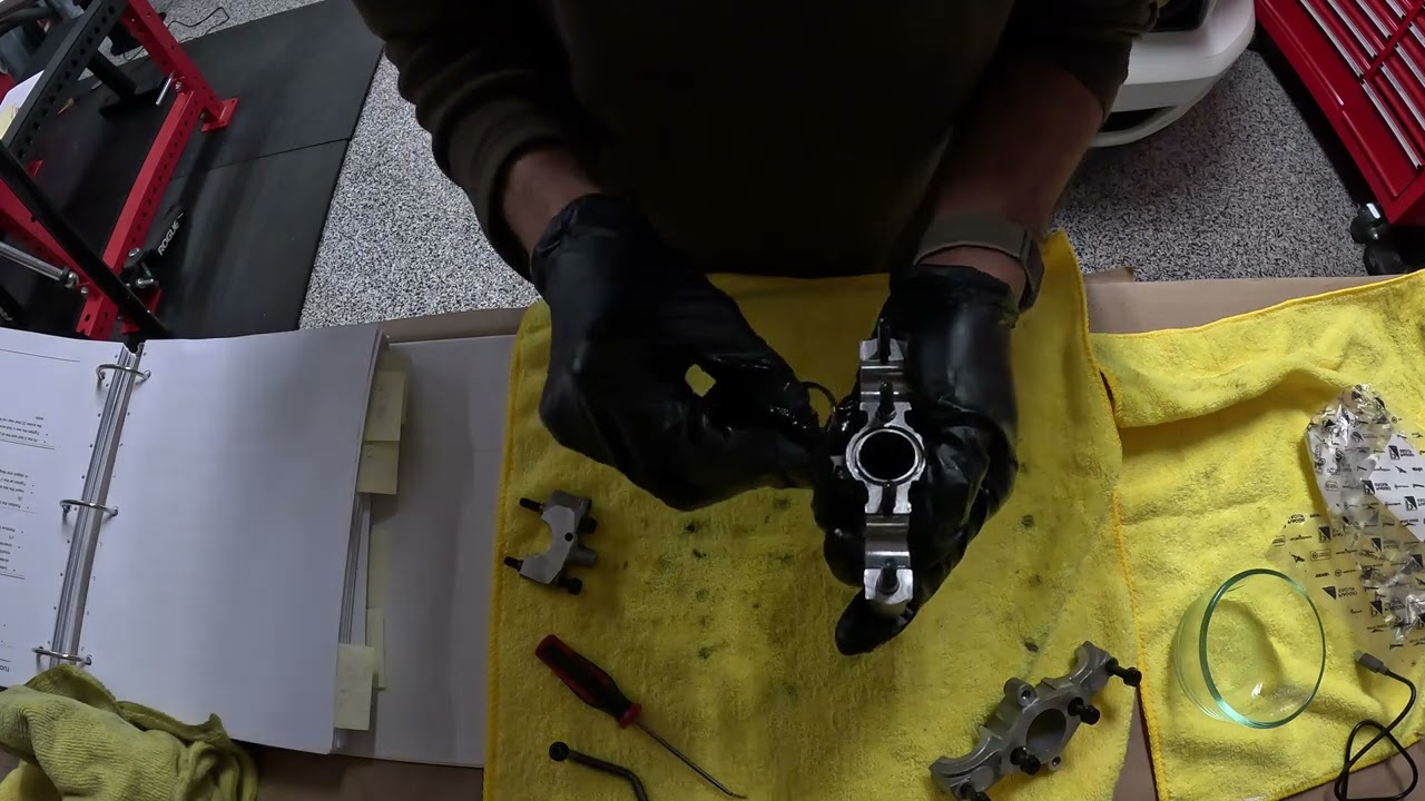 Tuono Valve clearance part 9: Rear head reassembly and re-timing