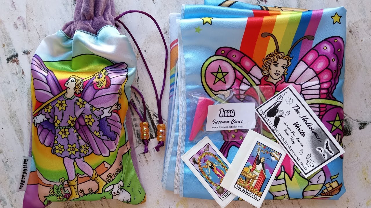 Unboxing the Spring Waite Tarot Stars Edition from @TarotCollectibles! 🦋🐇🐣