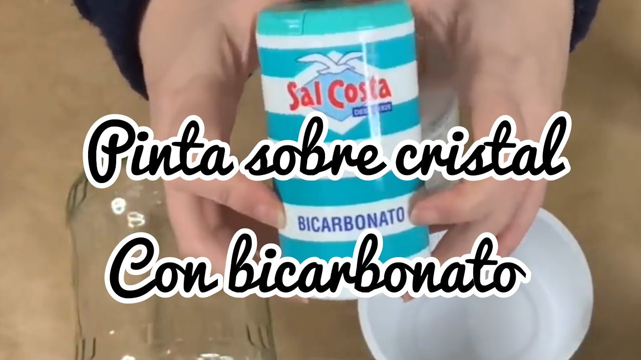 Usa bicarbonato para pintar sobre cristal