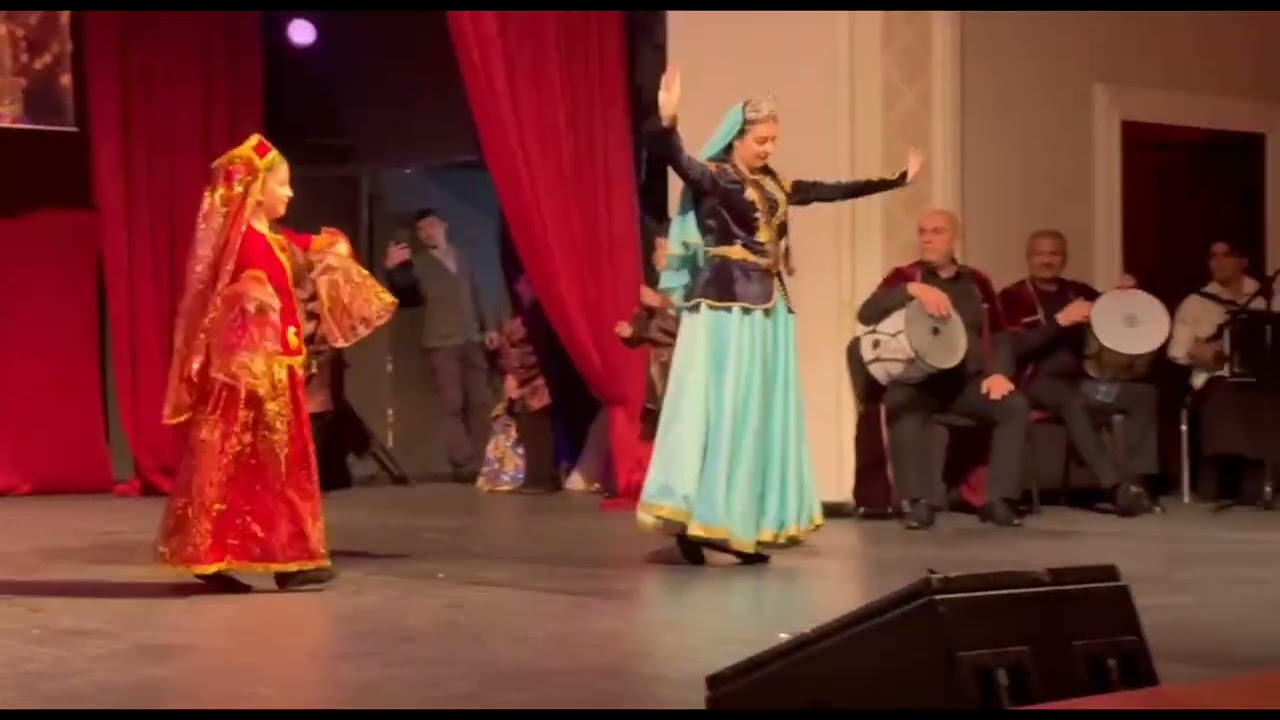 Qobu Qesebe usaq incesenet mektebinin telebelerinin Reqs nomresi bedii rehber Coșqun Abbasov