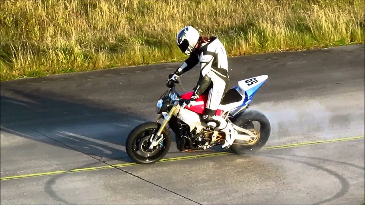 Yamaha R1 naked bike no music