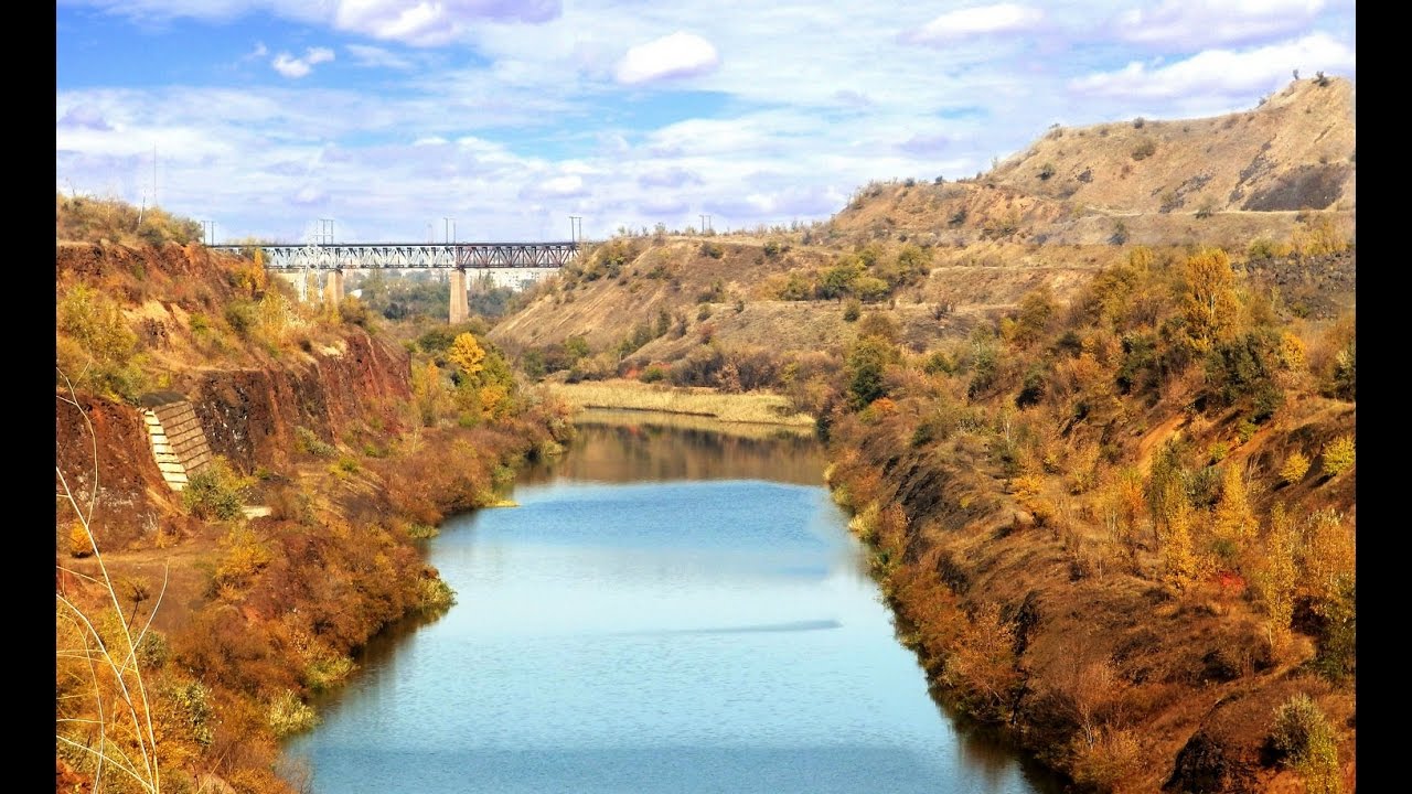 Осень на искуственном русле р.Ингулец . г.Кривой Рог.