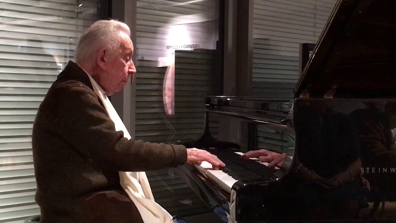 Julien Francois Zbinden improvise un blues à 101 ans