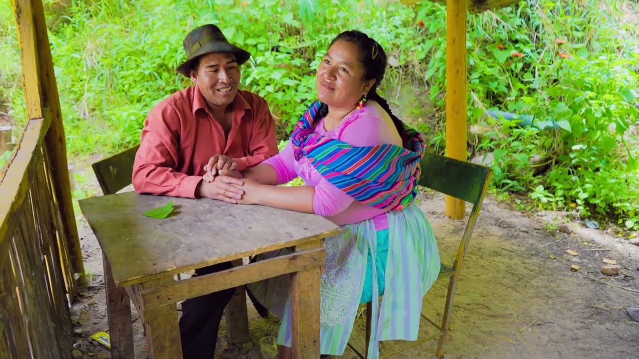 Estando con su la hija se  mete con su SUEGRA mal hombre...