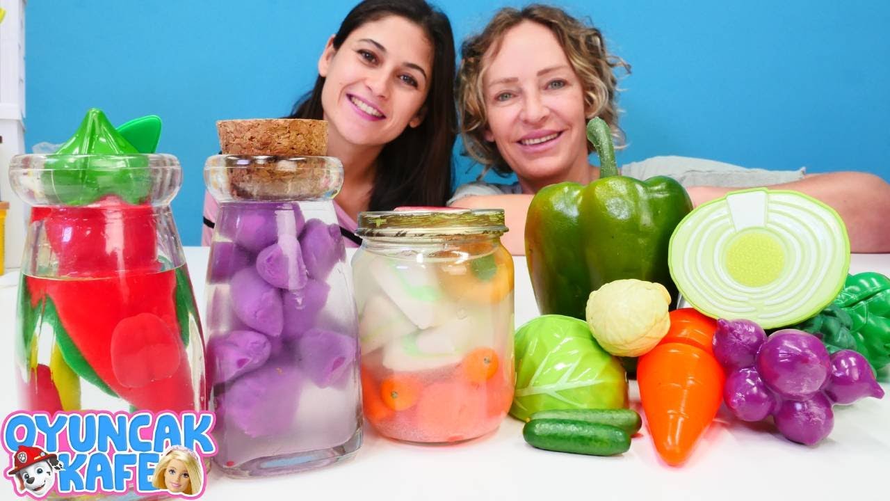 Oyuncak Kafe - Ayşe ve Nicole turşu kuruyor. Çocuk videoları